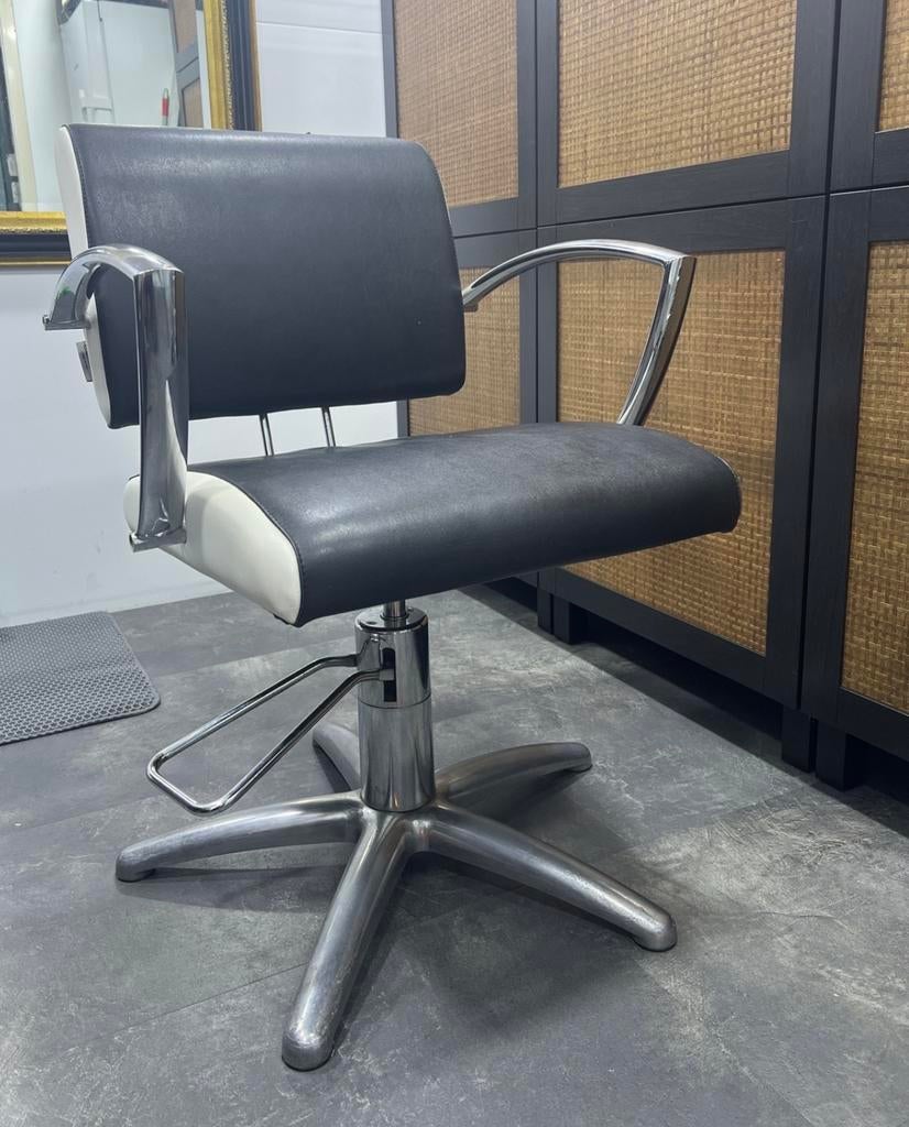Professionele Kapperstoel - Salon Ambiance, Huis en Inrichting, Bureaustoelen, Gebruikt, Zwart, Ophalen of Verzenden, Bureaustoel