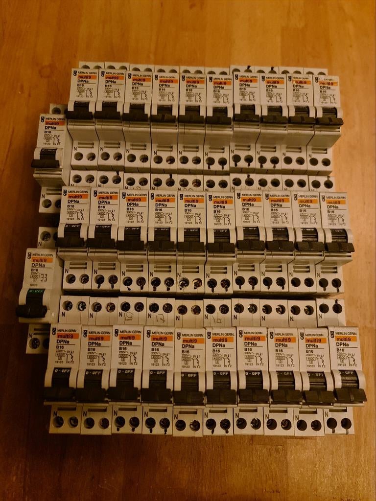 Merlin Gerin B16 automaat DPNa  Multi9,    21st beschikbaar, Ophalen, Gebruikt, Overige typen