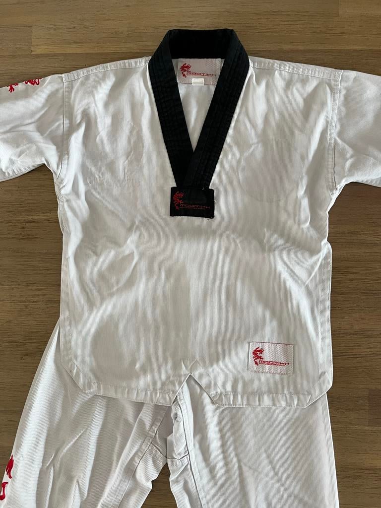 Taekwondo pak maat 120, Gebruikt, Taekwondo, Maat XS of kleiner, Vechtsportpak