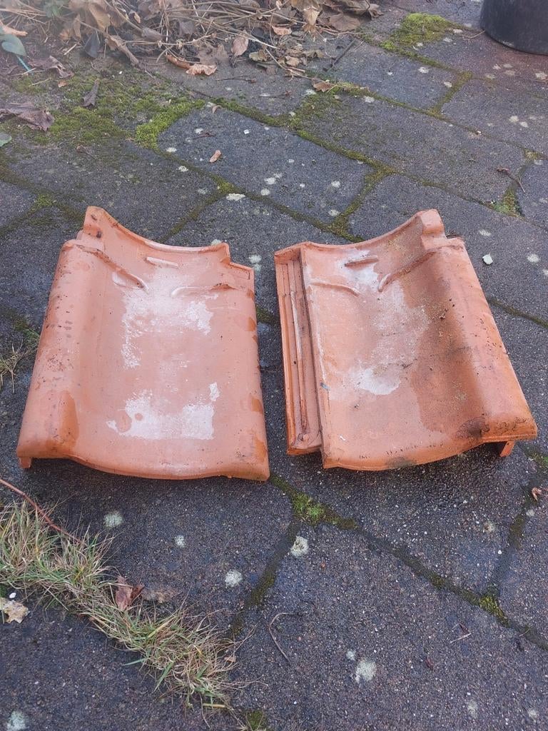 Gebr. Laumans Tegelen Randdakpannen - 4 stuks, Doe-het-zelf en Verbouw, Ophalen, Gebruikt, Steen of Klei, Minder dan 5 m²