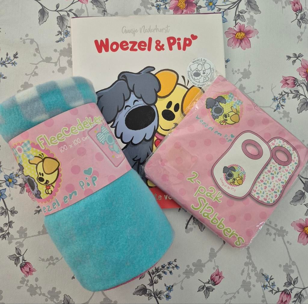 Woezel en Pip Set - Boek, Deken, Slabbers, Ophalen of Verzenden, Zo goed als nieuw