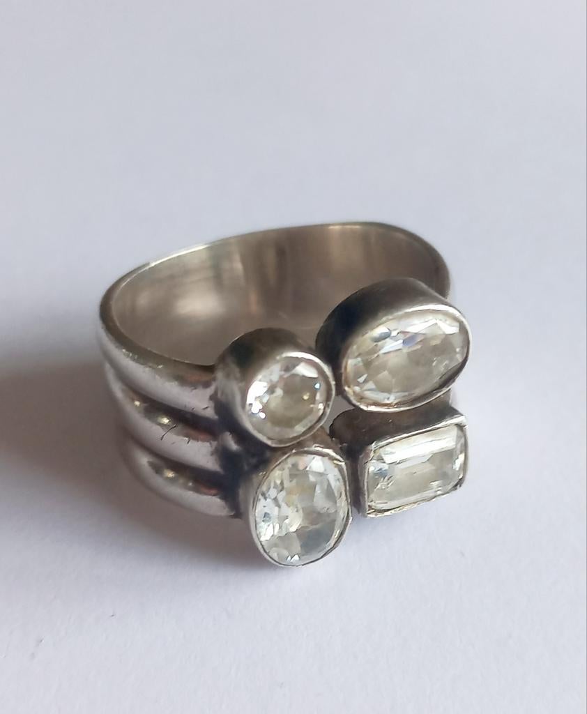 Zilveren ring met kristallen, jaren '70, Sieraden, Tassen en Uiterlijk, Met kristal, Gebruikt, 20 of groter, Ophalen of Verzenden