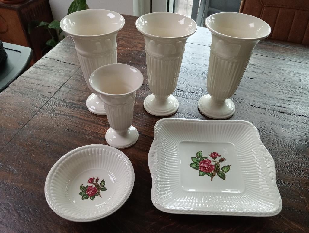 Wedgwood, Overige kleuren, Aardewerk of Porselein, Ophalen of Verzenden, Zo goed als nieuw