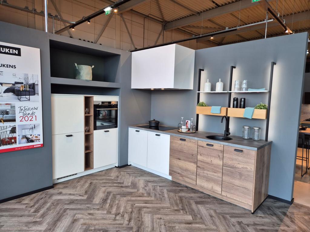 Showroom keuken incl. apparaten, Huis en Inrichting, Keuken | Complete keukens, Zo goed als nieuw, Enkelwandige keuken, Ophalen