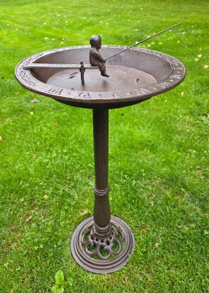 VOGELDRINKSCHAAL MET ZONNEWIJZER / gietijzer, Nieuw, Info@huisentuindecoratiemarie.nl, Huis en tuin decoratie marie, Peize