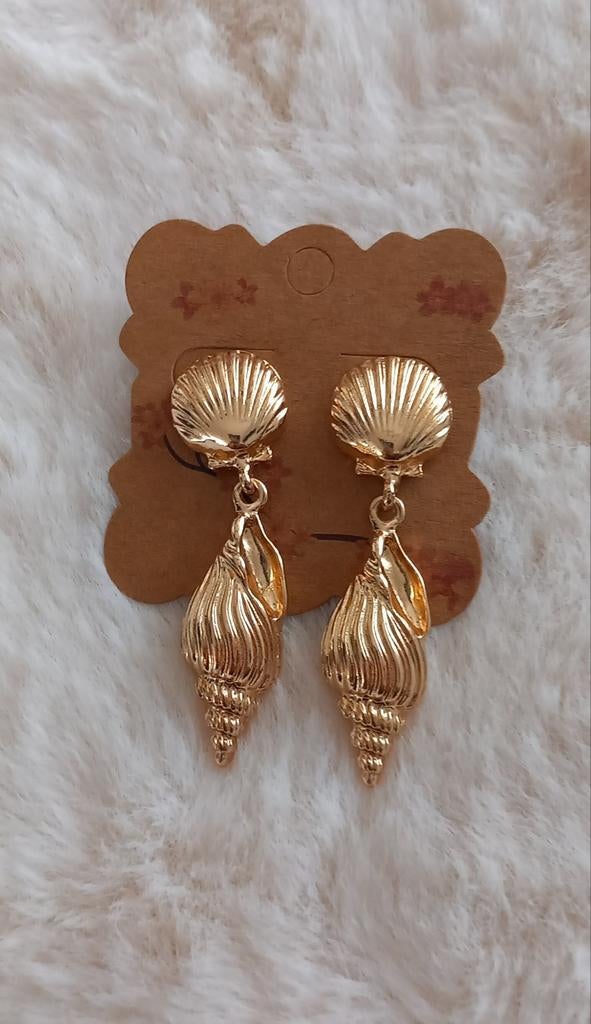 Gouden schelp oorbellen, Ophalen of Verzenden, Nieuw, Goud, Overige materialen