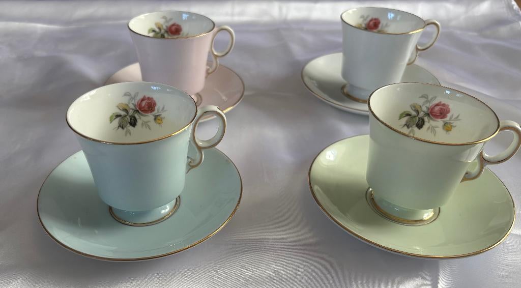 4 kopjes van Adderley Fine Bone China, Huis en Inrichting, Keuken | Servies, Ophalen of Verzenden, Zo goed als nieuw, Overige stijlen