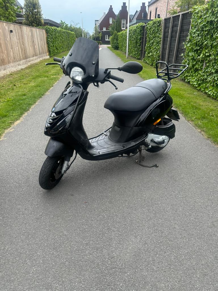 Piaggio Zip 4t, Fietsen en Brommers, Snorfietsen en Snorscooters, Ophalen of Verzenden, Zo goed als nieuw, Benzine, Piaggio