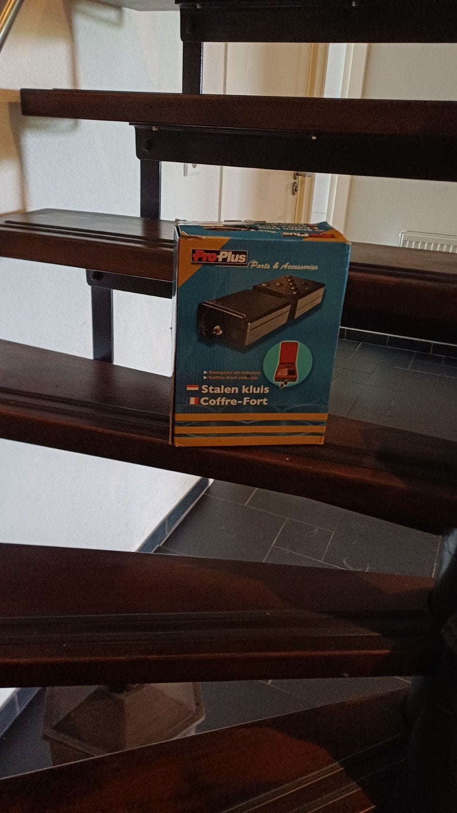 Pro-Plus Stalen Kluis, Ophalen