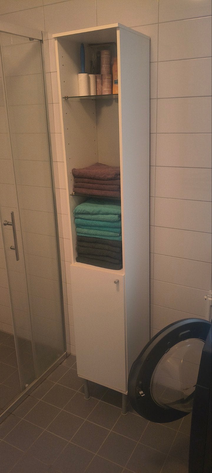 Hoge witte badkamerkast met verstelbare planken, Huis en Inrichting, Badkamer | Badkamermeubels, Ophalen, (Half)hoge kast, Minder dan 50 cm