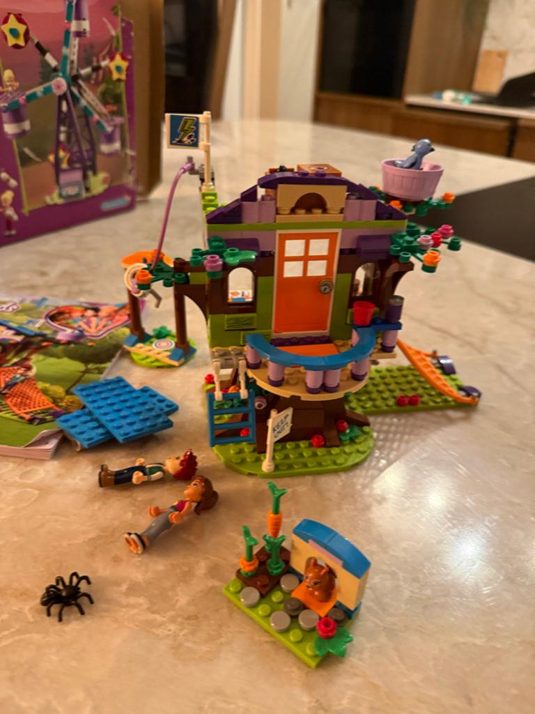 Complete Lego Friends Mia's Boomhut 41335, Ophalen of Verzenden, Gebruikt