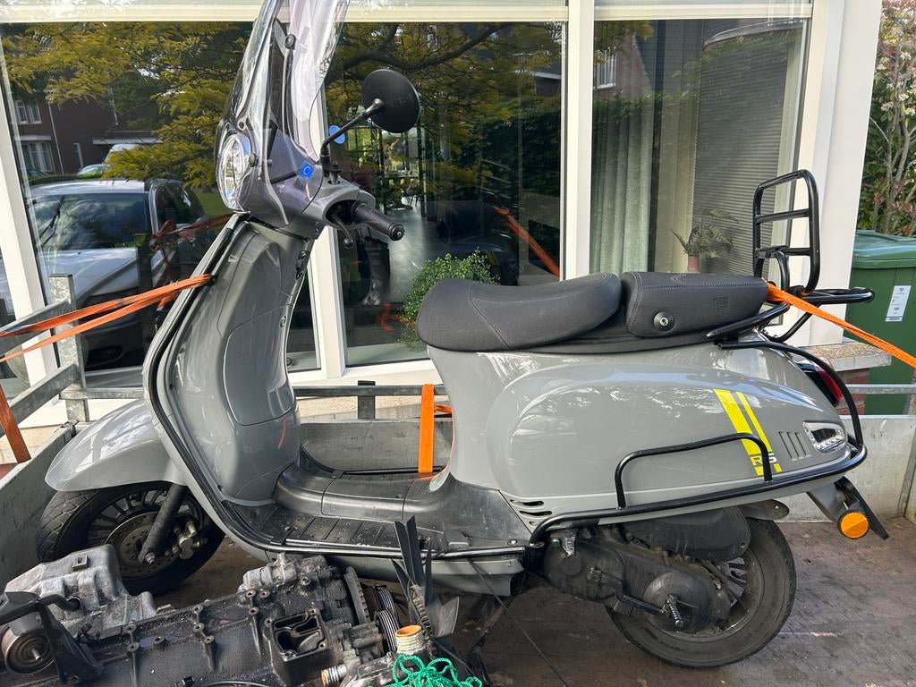 BTC riva geel kenteken kapotte motor en valschade, Ophalen, Gebruikt, Maximaal 45 km/u, Benzine