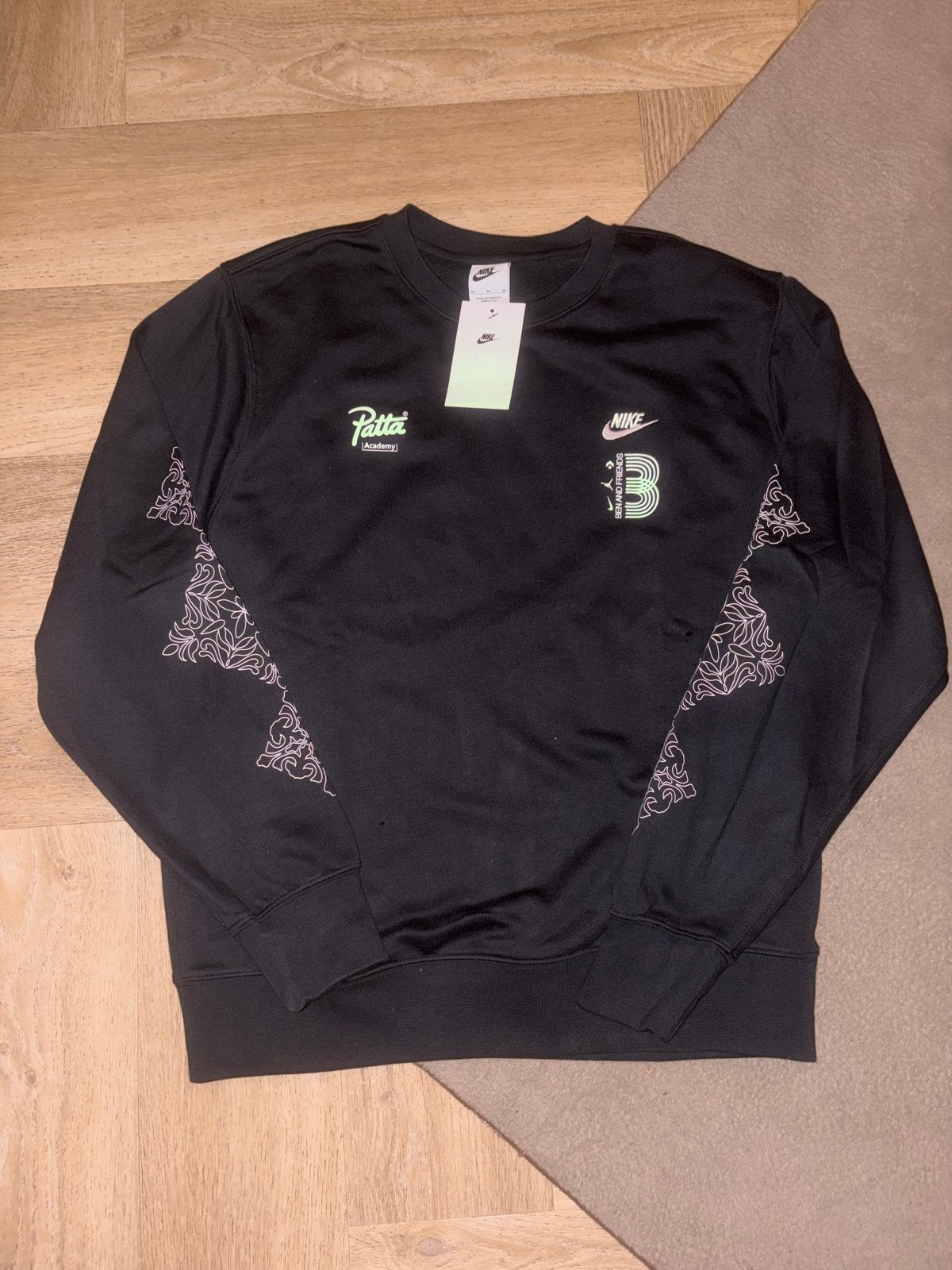 Nike x Patta Academy Ben and Friends Crewneck Maat M, Ophalen of Verzenden, Nieuw, Maat 48/50 (M), Zwart