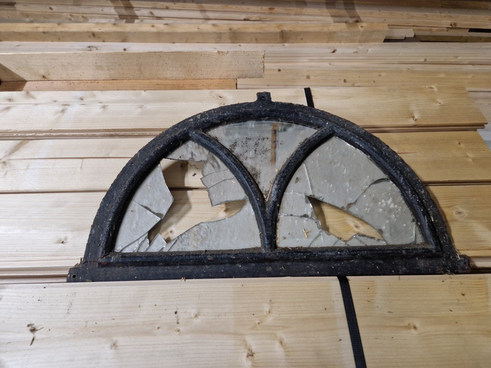 Gietijzeren stalraampje 50x28,5cm - glas moet vernieuwd, Doe-het-zelf en Verbouw, Ophalen, Gevelraam of Ruit, Gebruikt, Minder dan 80 cm