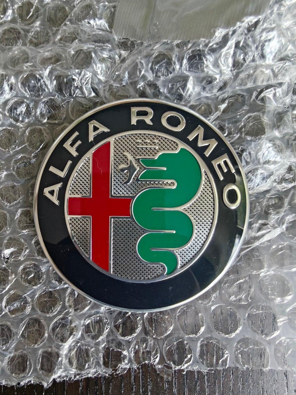 Gloednieuw origineel Alfa Romeo Giulietta embleem, Auto diversen, Ophalen of Verzenden, Nieuw