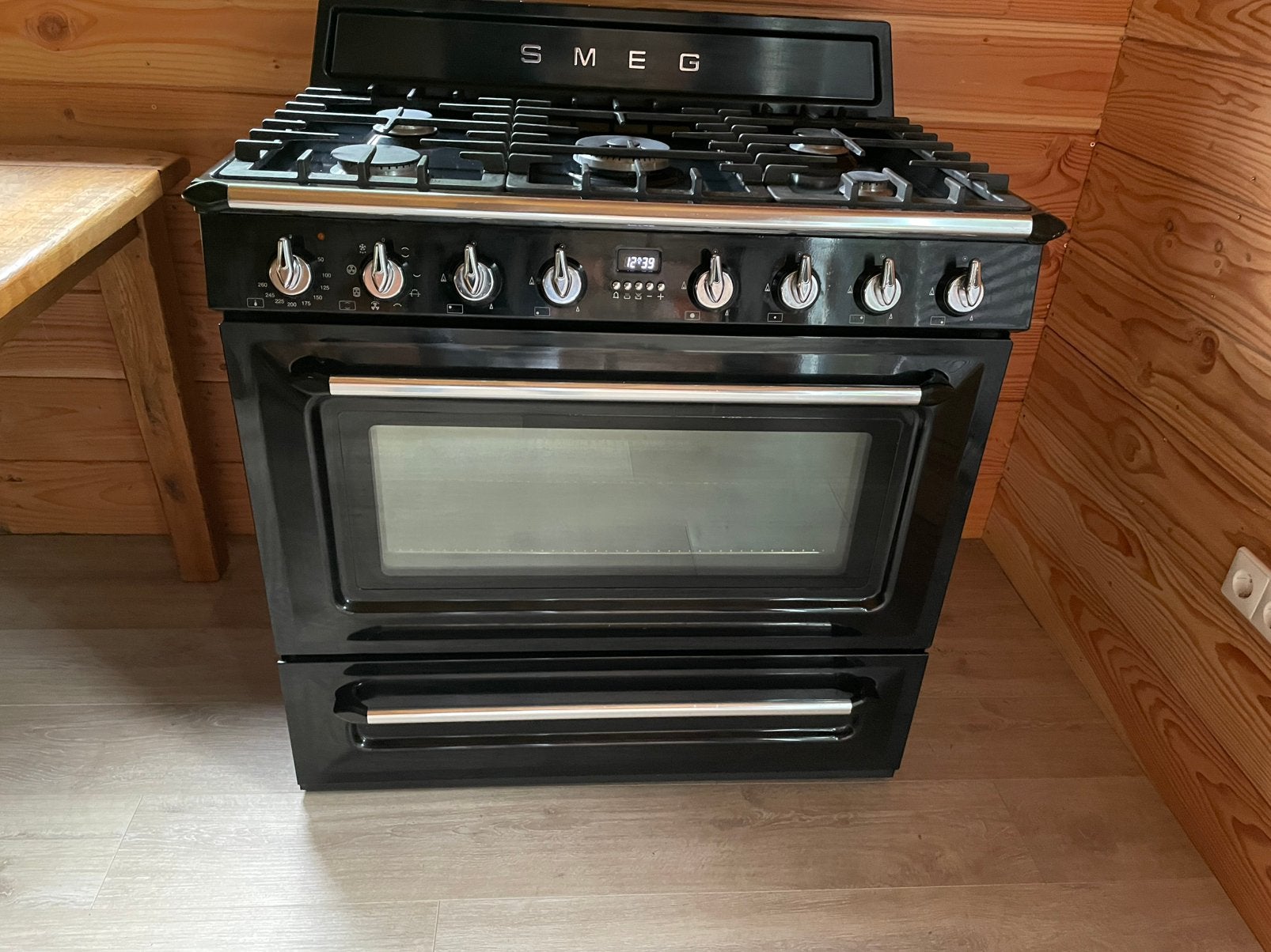 Luxe Smeg Victoria 5 pits fornuis heteluchtoven 90 cm zwart, Ophalen, 60 cm of meer, Zo goed als nieuw, Gas