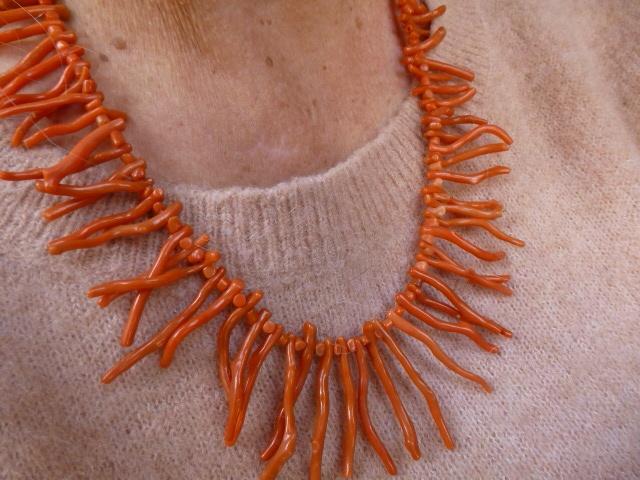 Antiek 14 kt Gouden Slot lange takjes Bloedkoraal Collier, Sieraden, Tassen en Uiterlijk, Antieke sieraden, Verzenden, Goud, Ketting