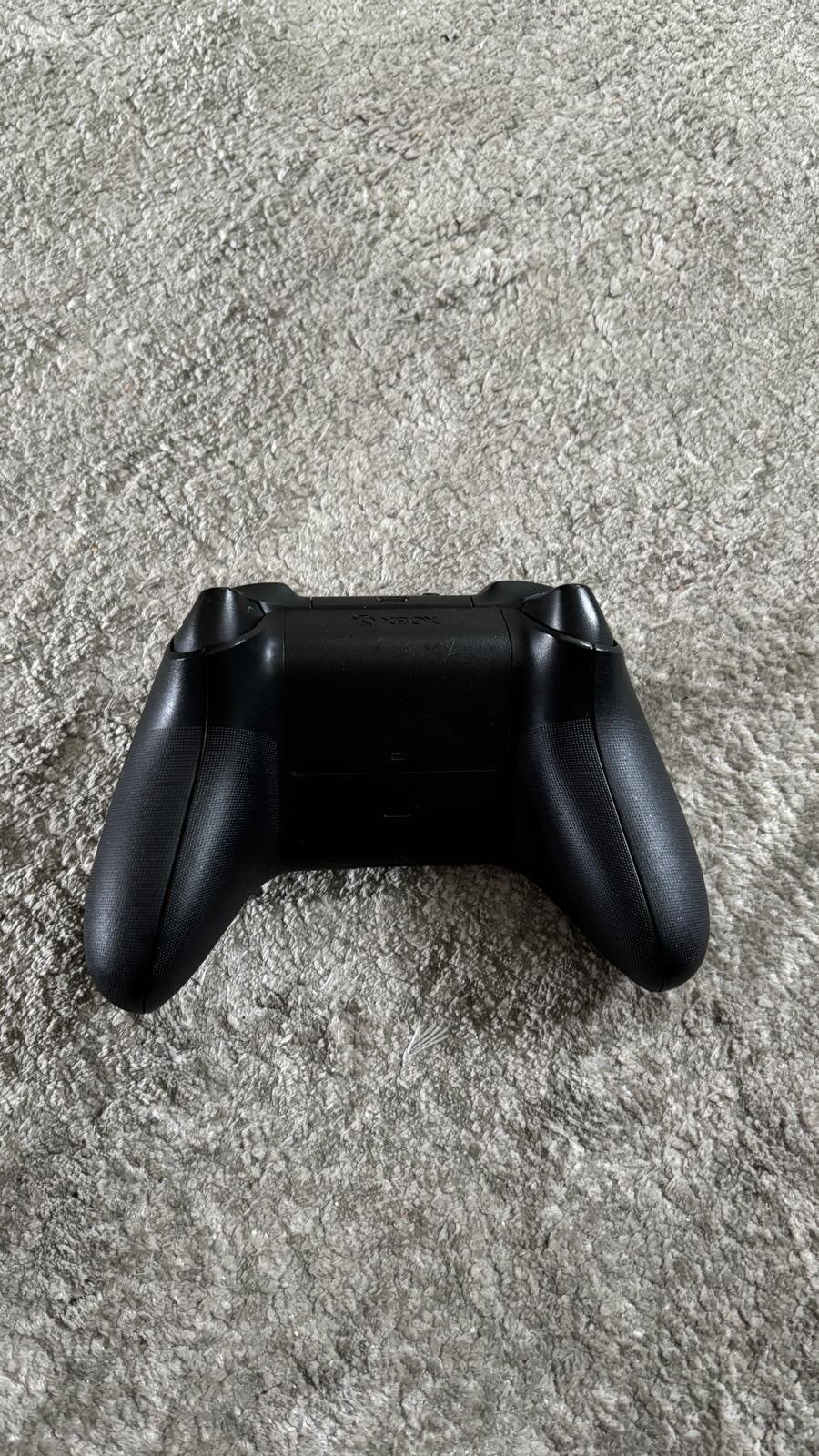 Foto 7 van Xbox Series X met controller en 4 topgames