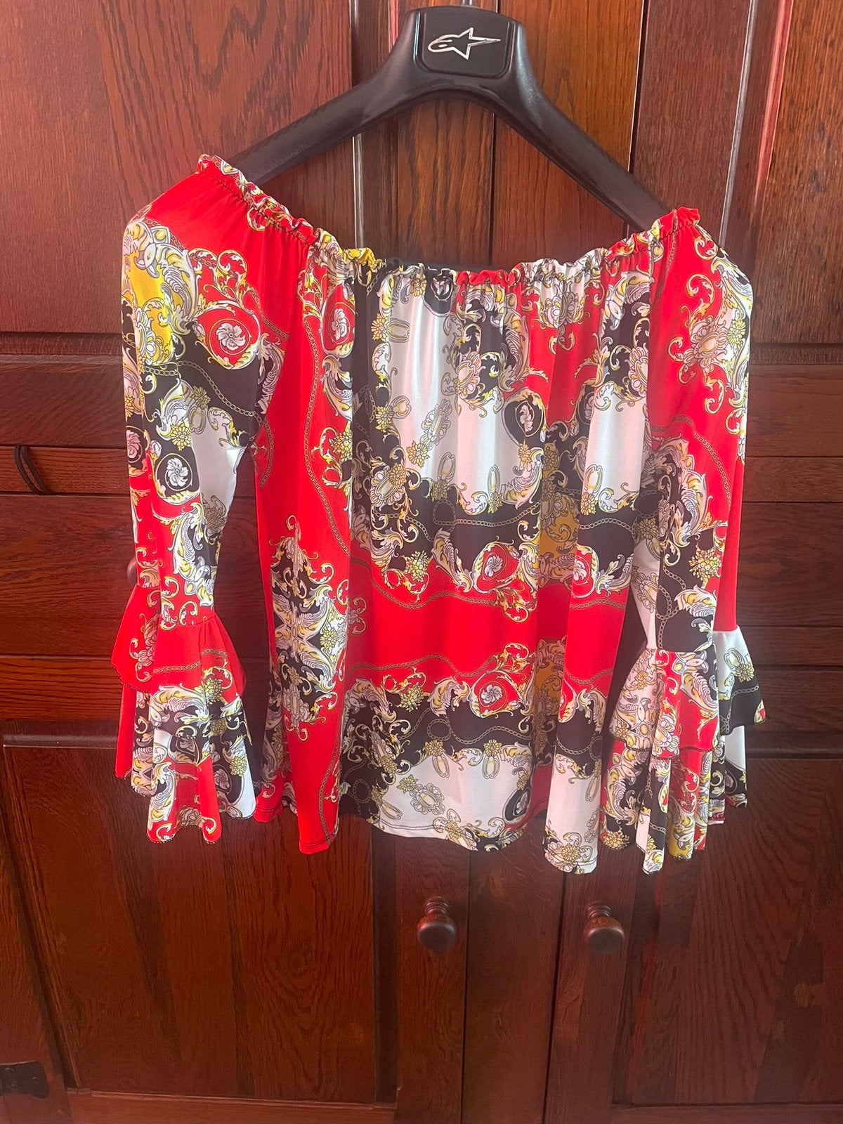 Mooie rode Top met zwart-wit-gele prints+Ruche Mouwen maat M, Maat 38/40 (M), Ophalen of Verzenden, Zo goed als nieuw, Lange mouw