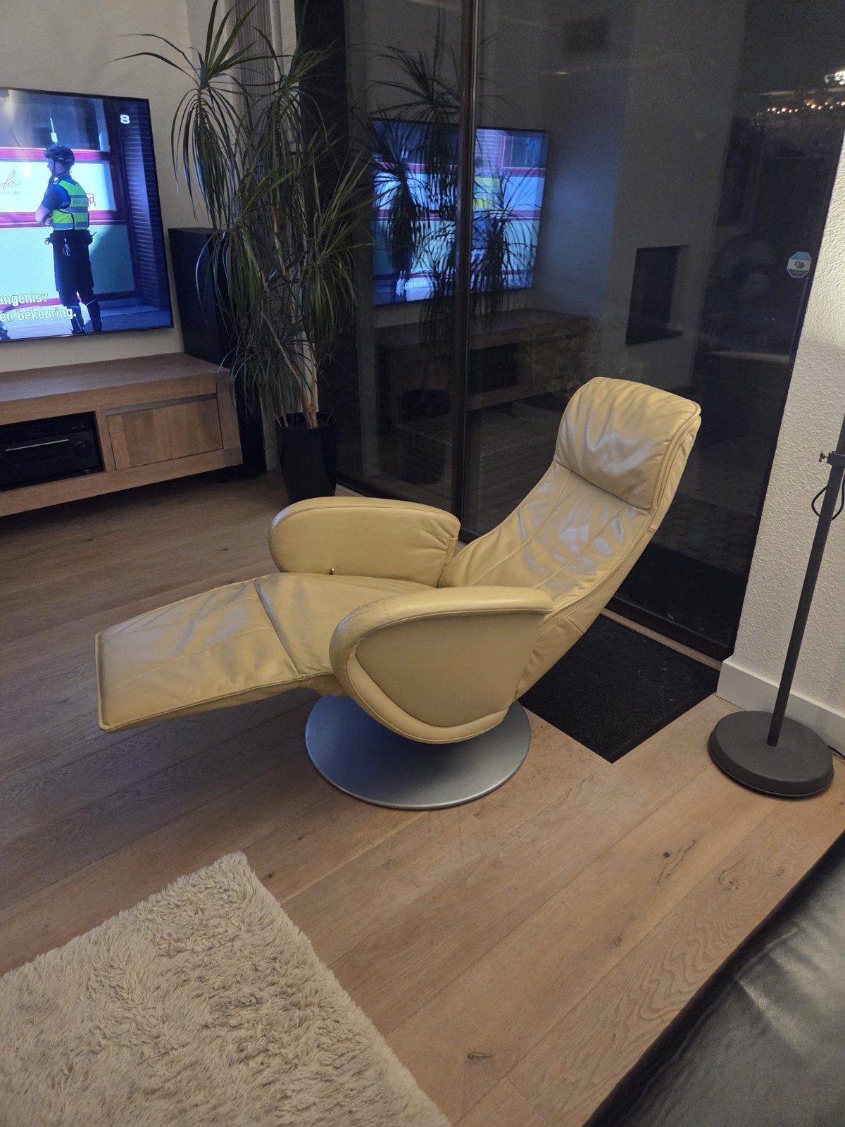 Mooie relaxfauteuil / draaifauteuil – beige leer, Ophalen, Gebruikt, 50 tot 75 cm, Leer