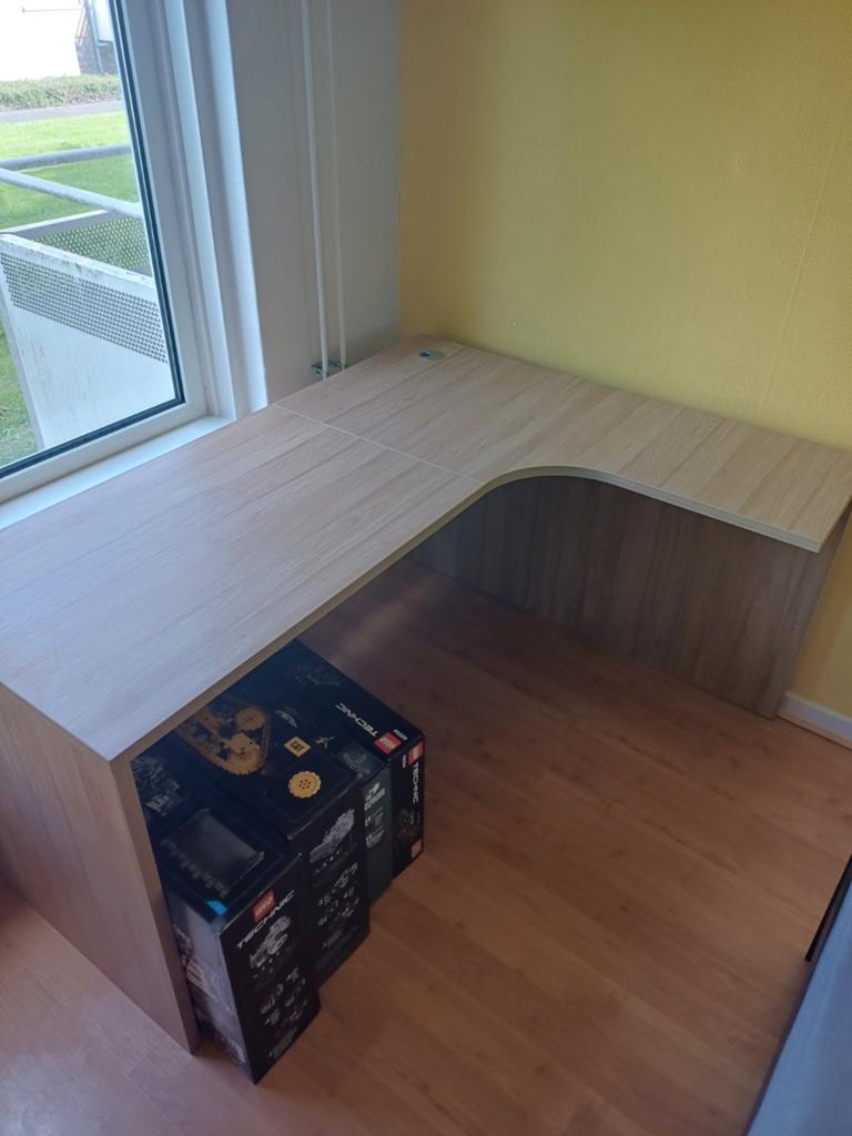 Leen Bakker Hoekbureau licht houtkleur met kabeldoorvoer, Huis en Inrichting, Bureaus, 120 cm, 150 cm, Hoekbureau, Ophalen of Verzenden