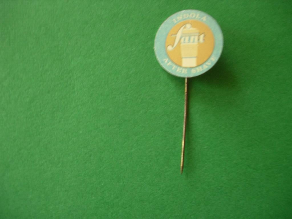 Speldje van Indola "fant" after shave, Verzamelen, Speldjes, Pins en Buttons, Verzenden, Zo goed als nieuw, Merk, Speldje of Pin