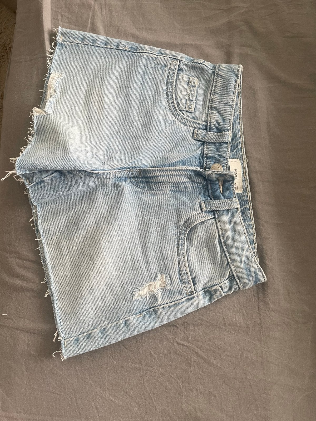 MNG lichtblauwe denim shorts met gerafelde zoom, Kleding | Dames, Spijkerbroeken en Jeans, Ophalen of Verzenden, Zo goed als nieuw