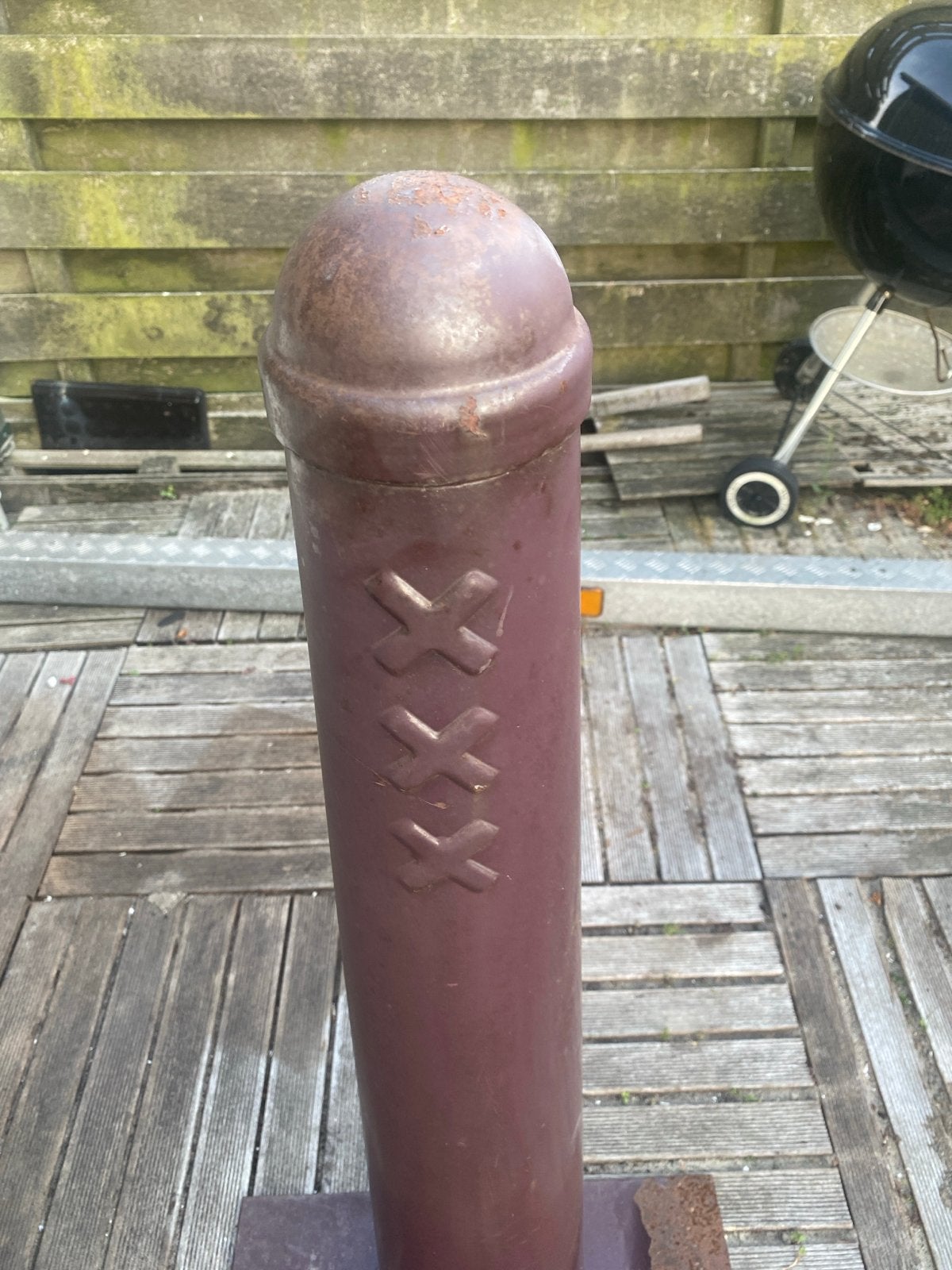 Originele Amsterdamse paal met XXX-logo, Ophalen
