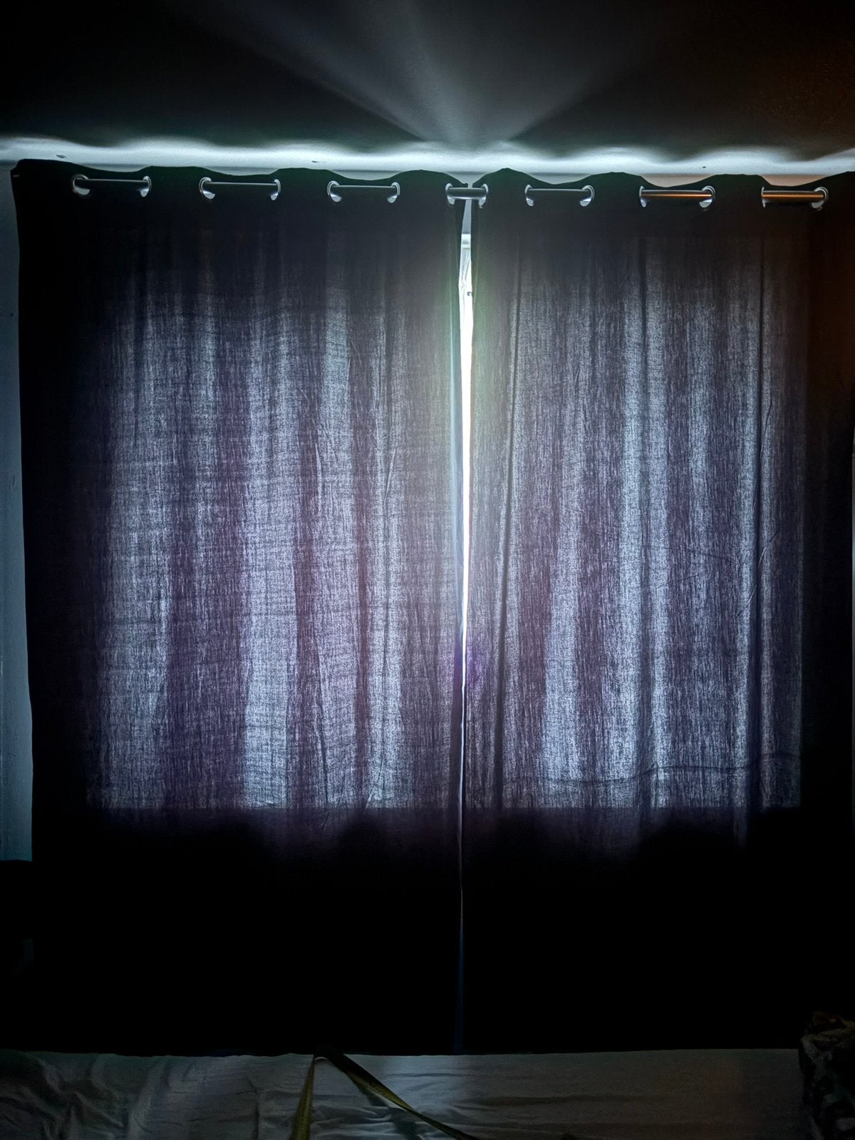 4 zwarte gordijnen met ringen van 235 cm lang x 150 cm breed, Huis en Inrichting, Verduisterend, Zwart, Ophalen of Verzenden, Zo goed als nieuw