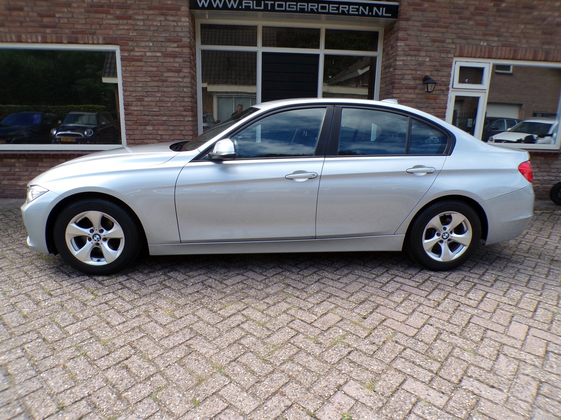 BMW 3-serie 320d EfficientDynamics Edition High Executive, Automaat, Euro 5, Zwart, 4 cilinders