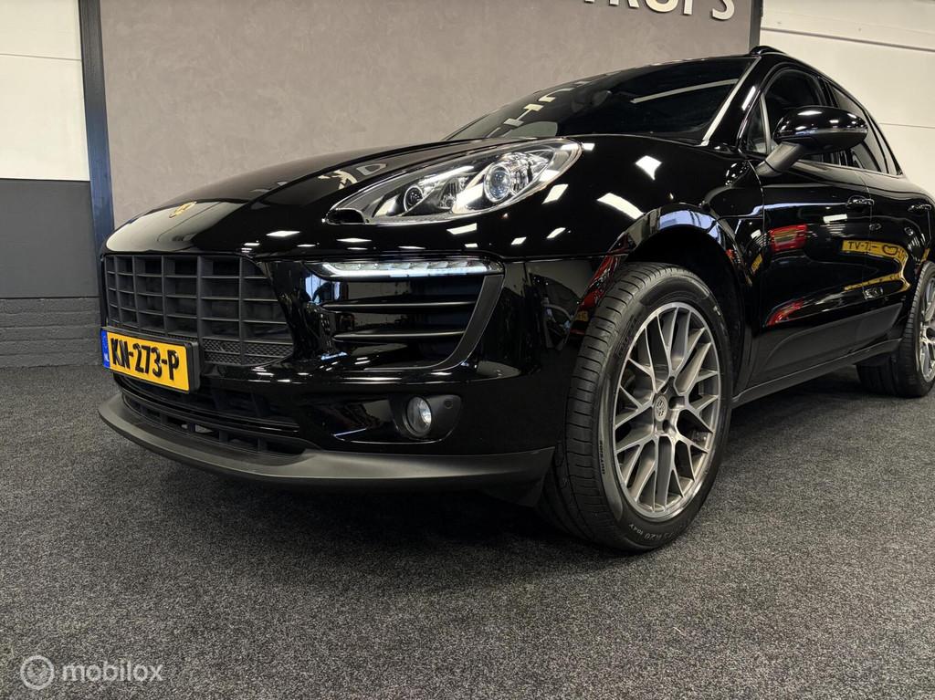Porsche Macan 2.0 Turbo 4WD PANO / LEDER / NAVI / CRUISE / L, Auto's, Porsche, Automaat, Gebruikt, 4 cilinders, Zwart
