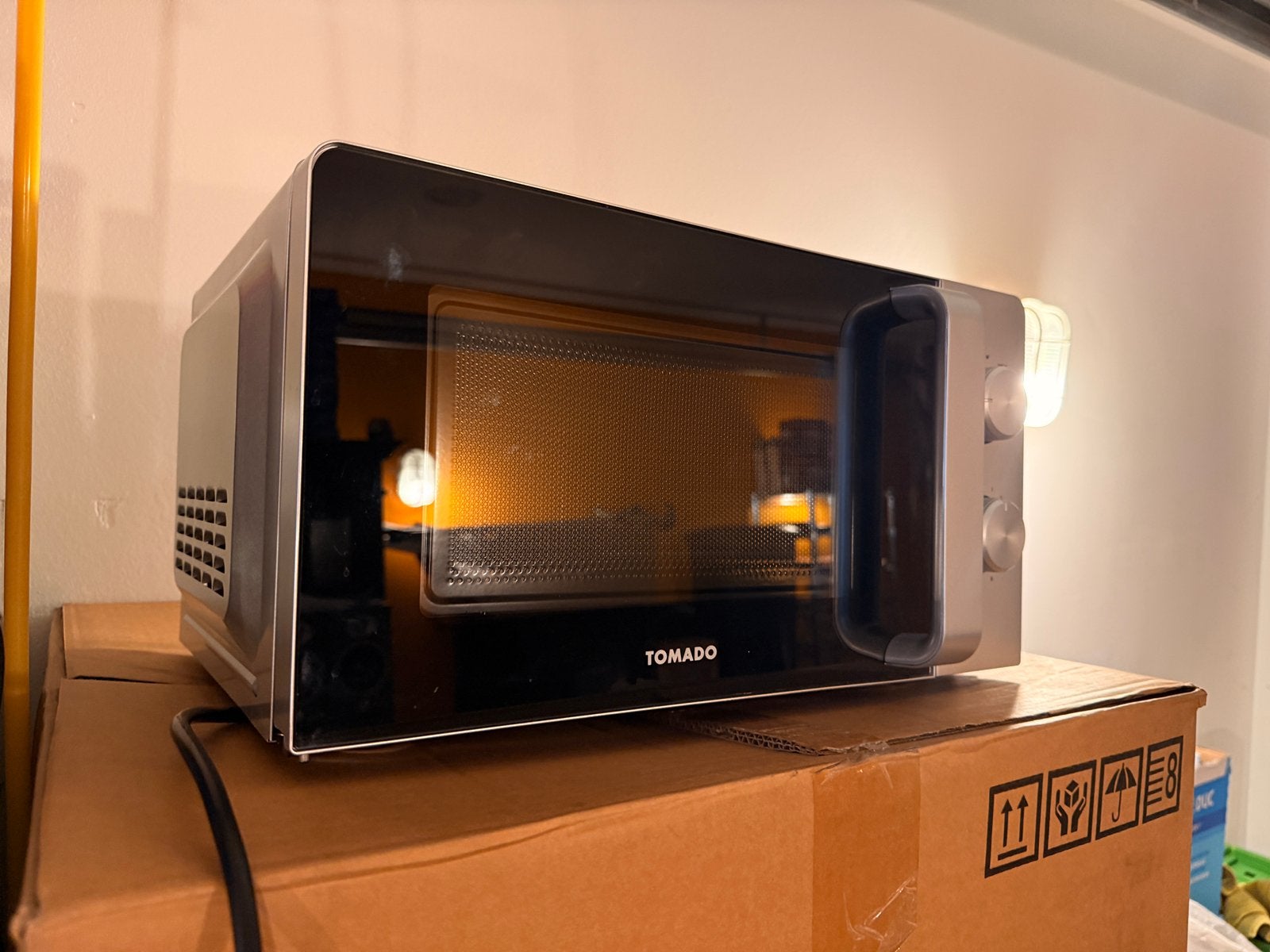 Magnetron Tomado, Ophalen, Zo goed als nieuw, Draaiplateau