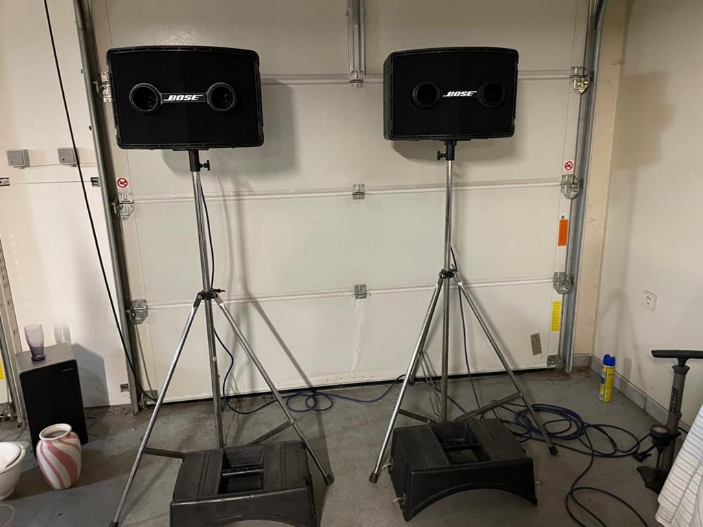 Bose 802 Serie 2 speakers met statieven en bekabeling