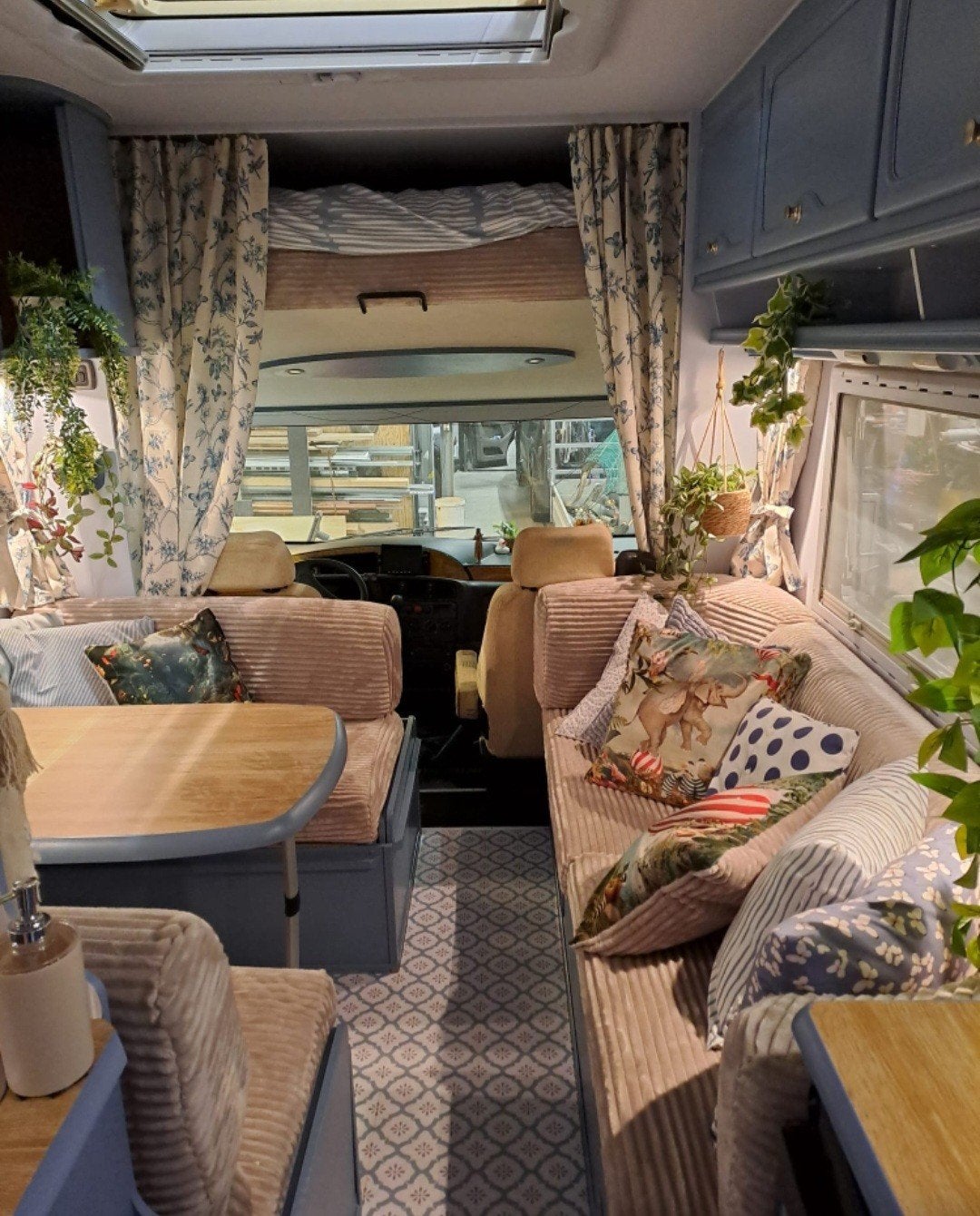 Eura Mobil Camper - Gezellig en Compleet, Fiat, Tot en met 2, 6 tot 7 meter, Diesel
