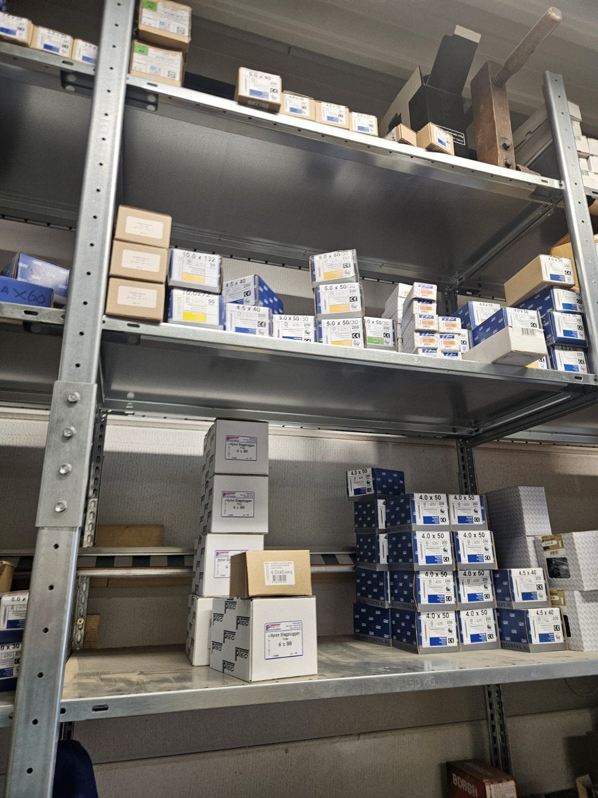 Te koop schroeven zie wat er in zit op de doosjes, Ophalen of Verzenden, Schroeven