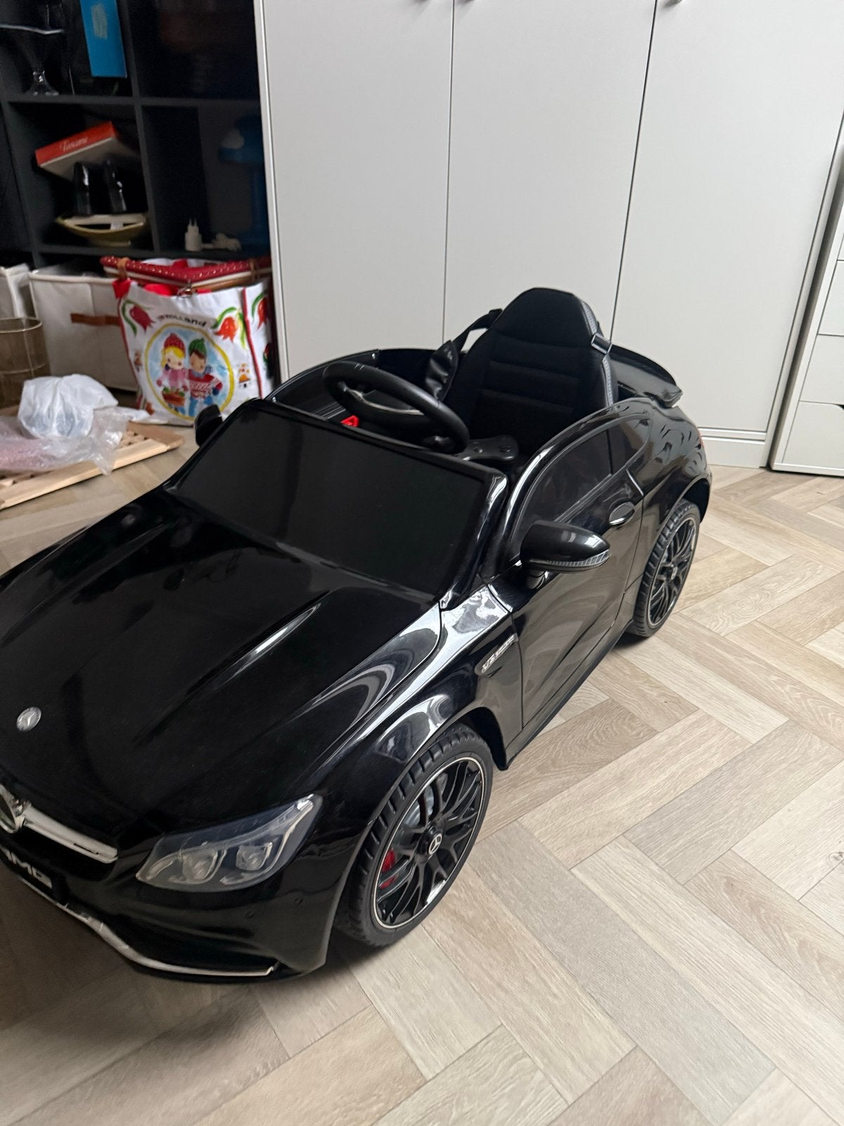 Mercedes-Benz AMG C63 kinderauto - Zonder oplader, Zo goed als nieuw