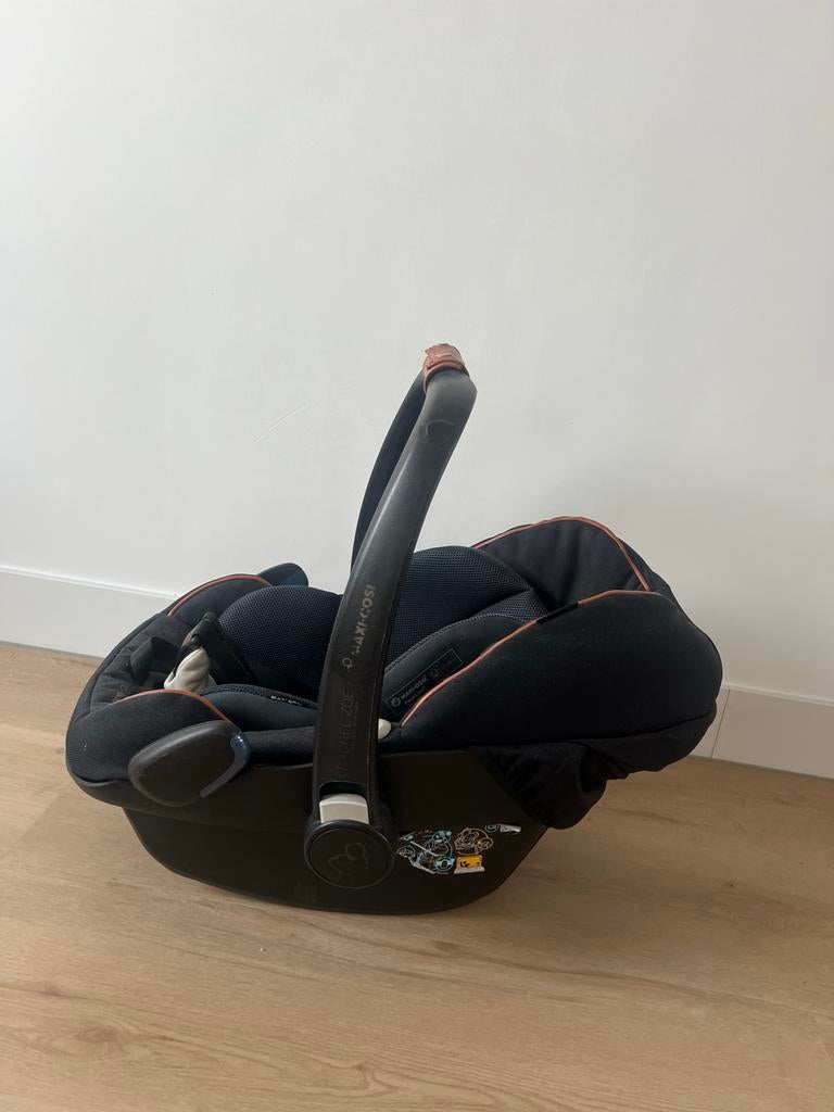 Maxi-Cosi Pebble Plus met FamilyFix i-Size base + regenhoes, Ophalen, Gebruikt, Zijbescherming, Isofix