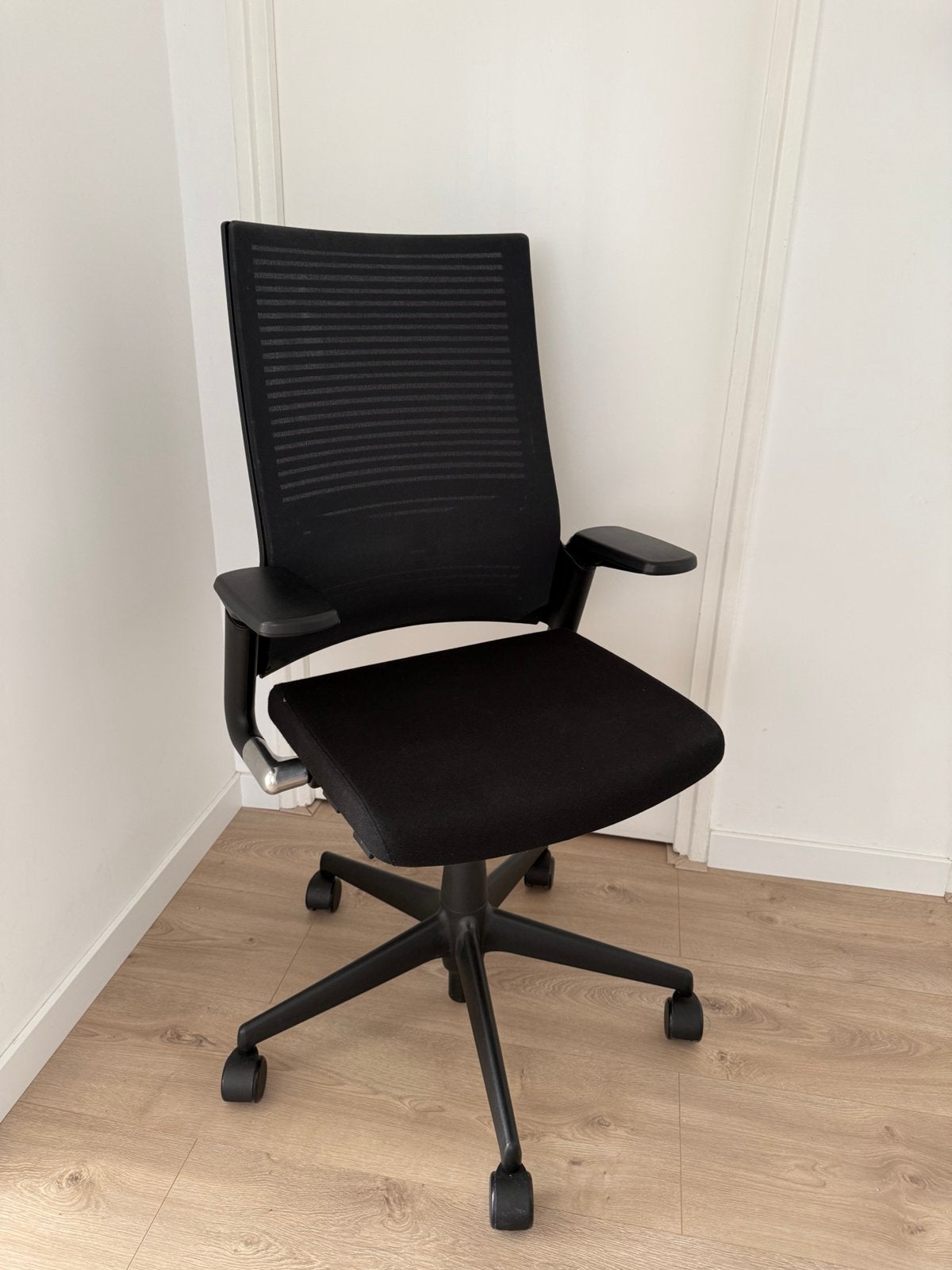 Ahrend 2020 Extra Verta Ergonomische bureaustoel, Ophalen of Verzenden, Zo goed als nieuw, Zwart