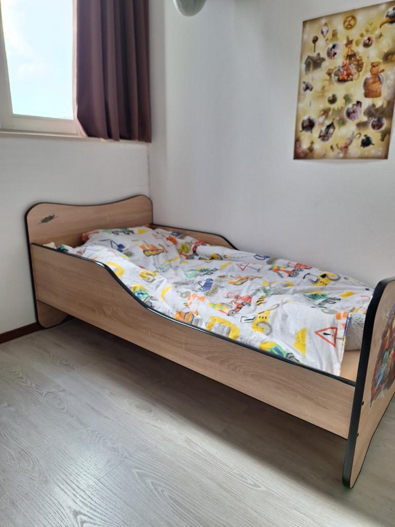 Complete peuter/kleuterkamer kast, bed + beddengoed, Ophalen, Gebruikt, Eenpersoons, Bruin