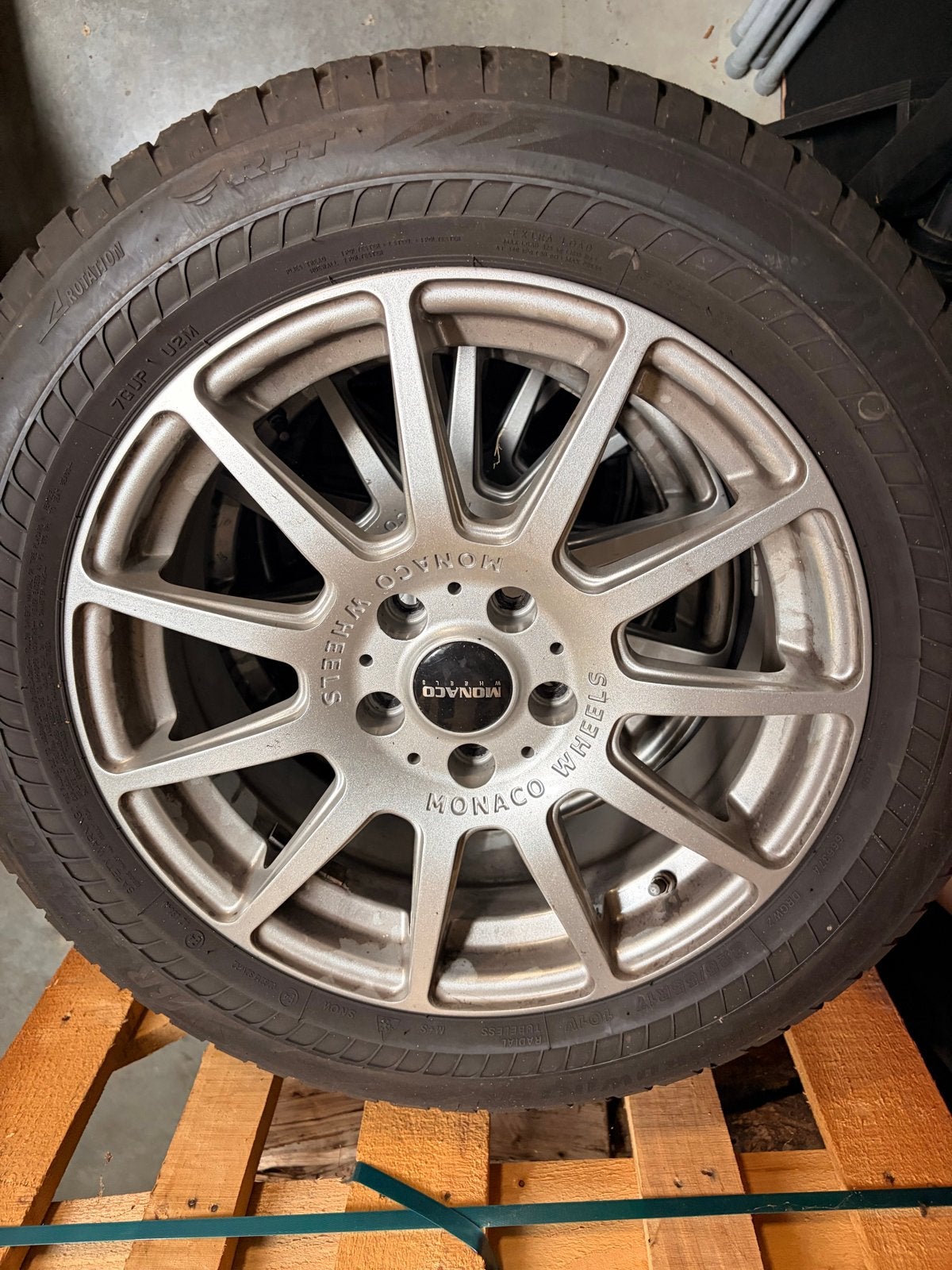 Set Monaco 17" winterwielen met Bridgestone 225/55R17, Ophalen, Gebruikt, Banden en Velgen, 17 inch
