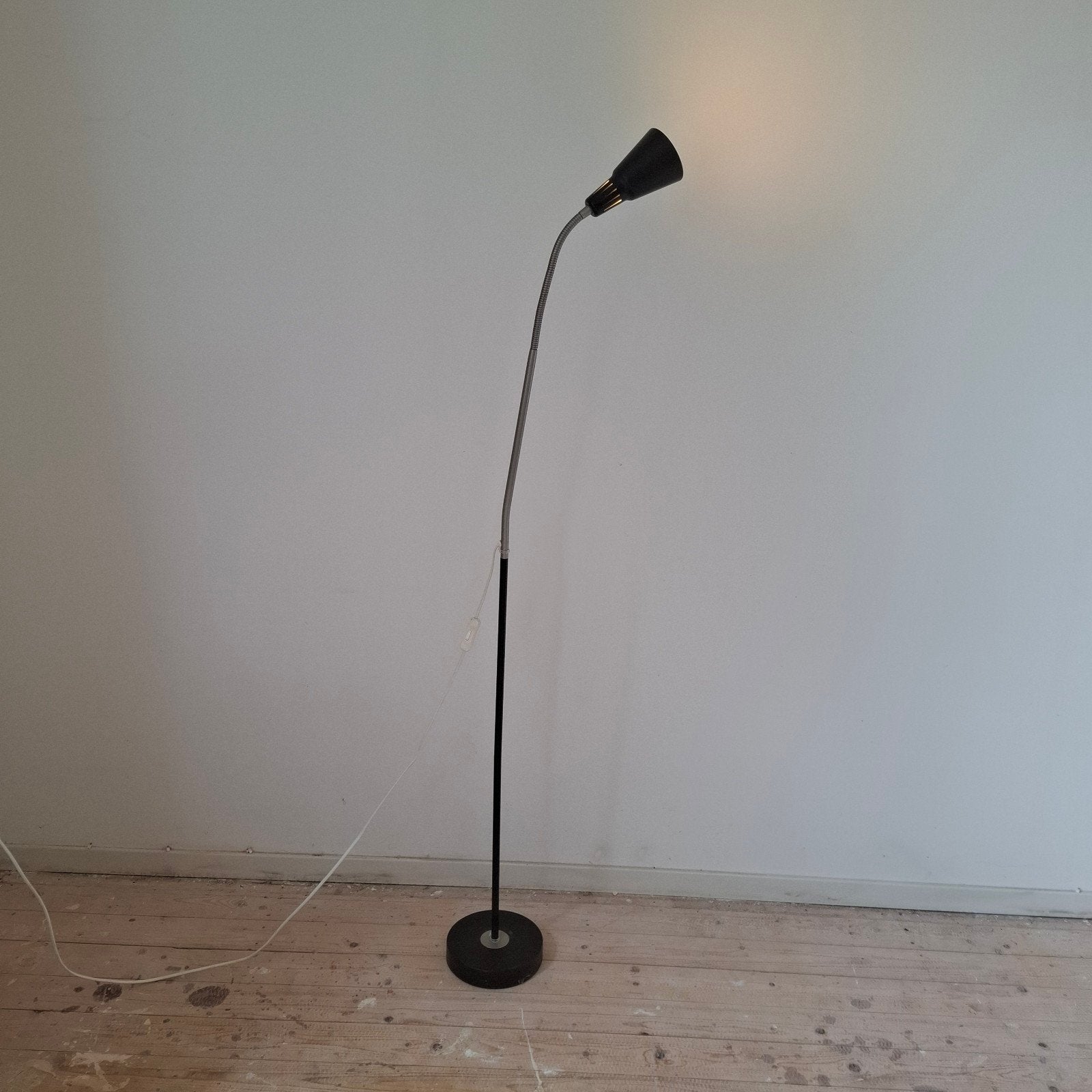 IKEA KVART Staande/Vloerlamp G1021 - Marianne & Knut Hagberg, Ophalen, IKEA of Sweden AB, Box 702, SE-343 81 Älmhult, Sweden, IKEA
