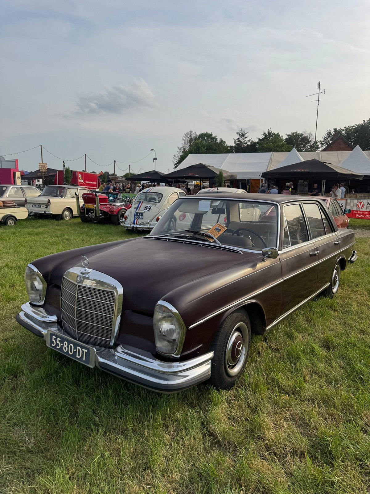 Mercedes-Benz S-Klasse 2.5 250 S 1967 Rood, Auto's, Mercedes-Benz, Beige, 2496 cc, Origineel Nederlands, Handgeschakeld