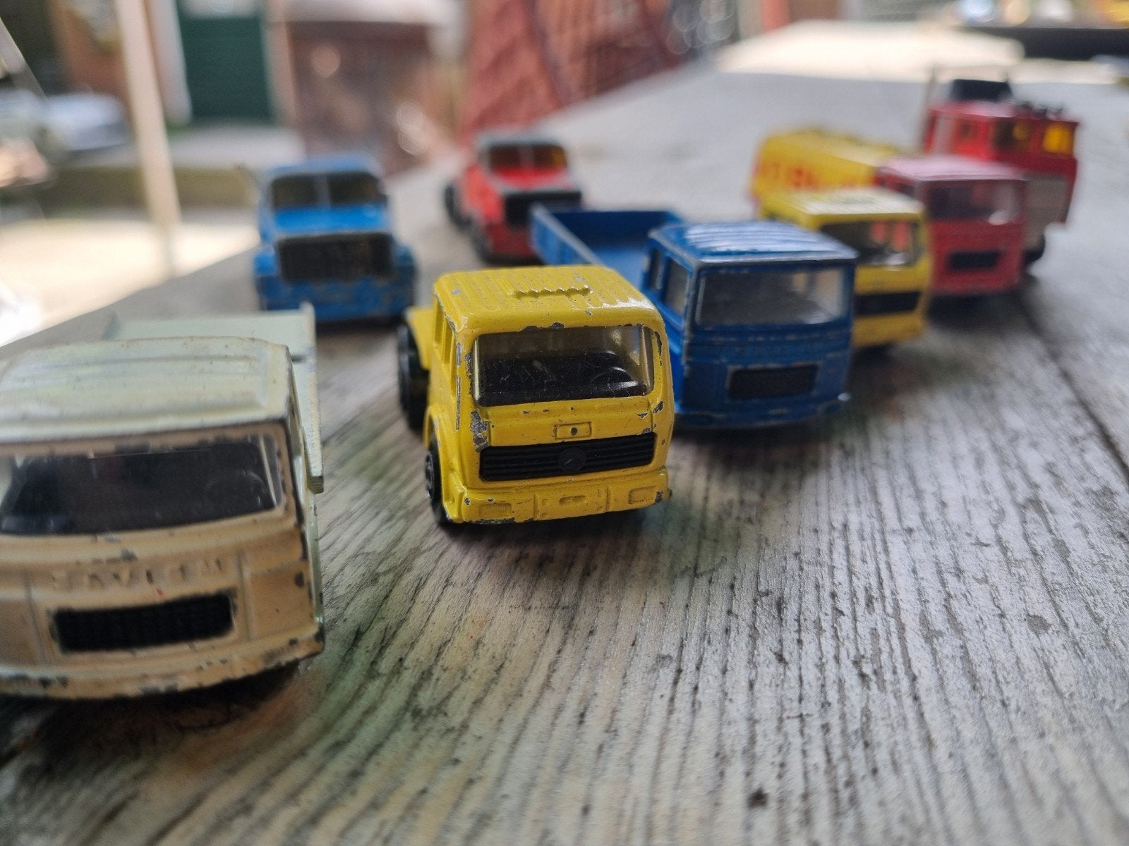 Partij van 11 vintage majorette speelgoedvrachtwagens, Ophalen, Gebruikt