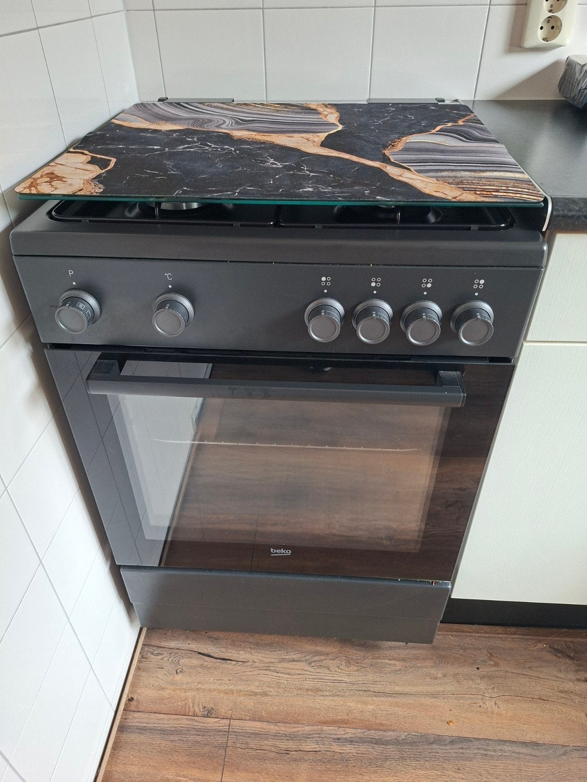 Zwart gasfornuis, Ophalen, 60 cm of meer, 4 kookzones, Zo goed als nieuw