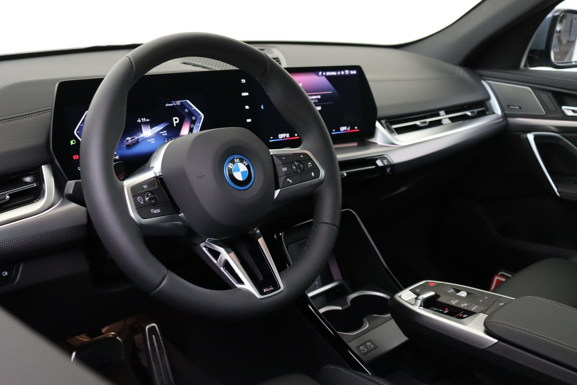 BMW iX2 eDrive20 M Sport / Panoramadak / Trekhaak / Sportsto, Auto's, BMW, Dealer onderhouden, IX2, Zwart, Leder