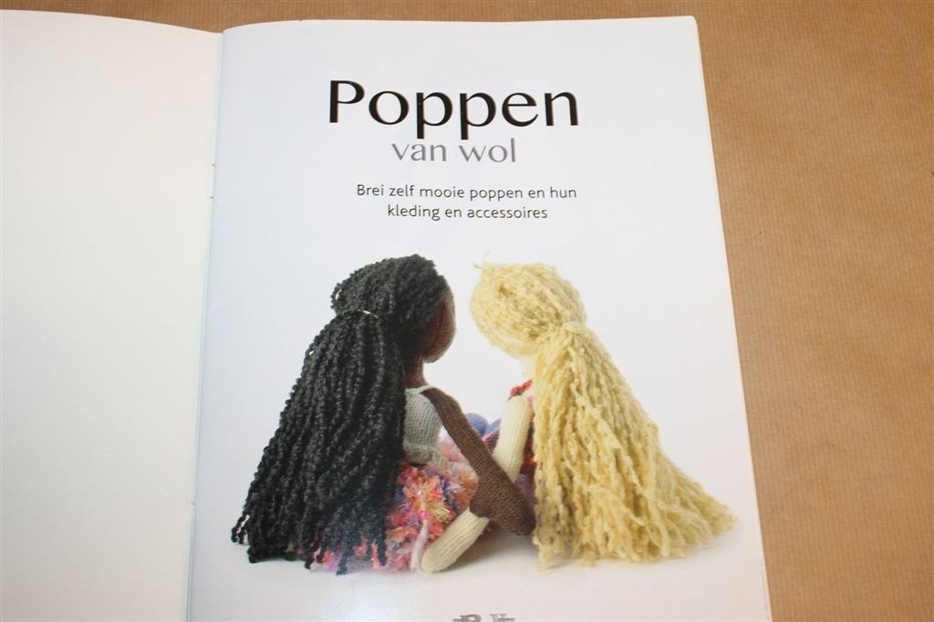 Poppen Van Wol — Brei Patronen Hobbyboek, Boeken, Ophalen of Verzenden, Gelezen, Poppen maken