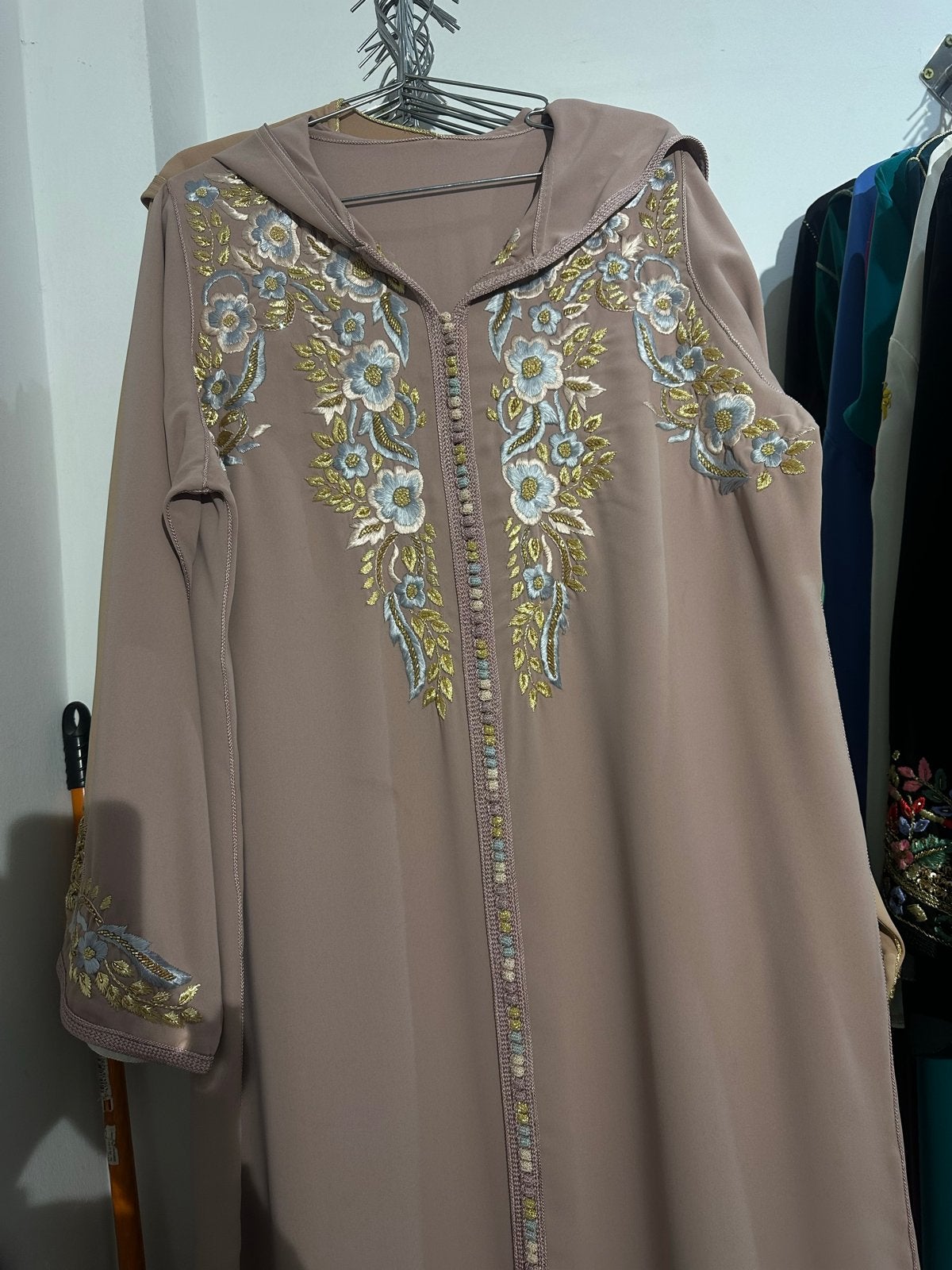 Mooie beige kaftan met bloemen borduursel, Maat 38/40 (M), Beige, Ophalen of Verzenden, Zo goed als nieuw