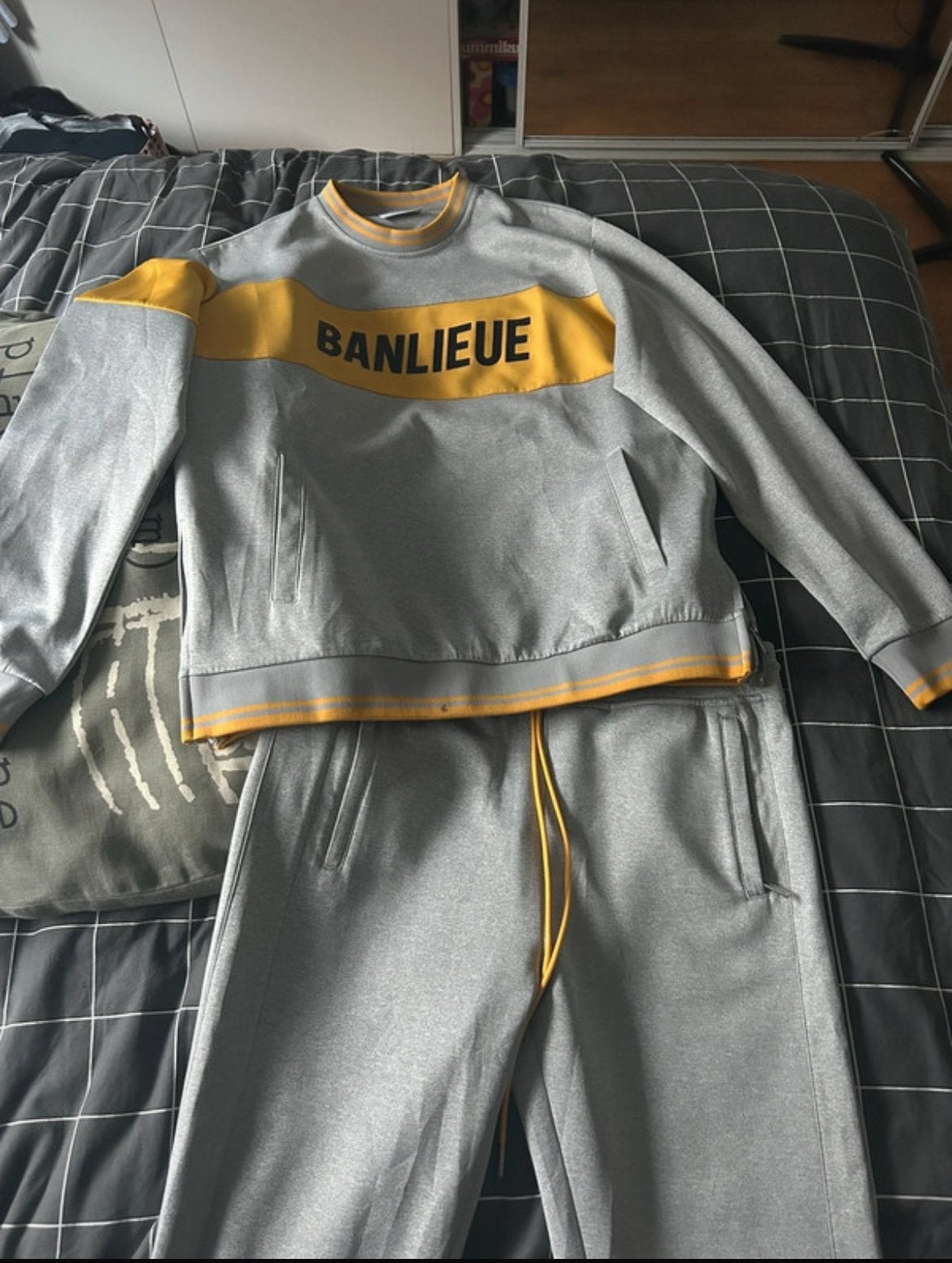 Banlieue trainingspak grijs/geel - Maat XL, Ophalen, Zo goed als nieuw, Maat 56/58 (XL)