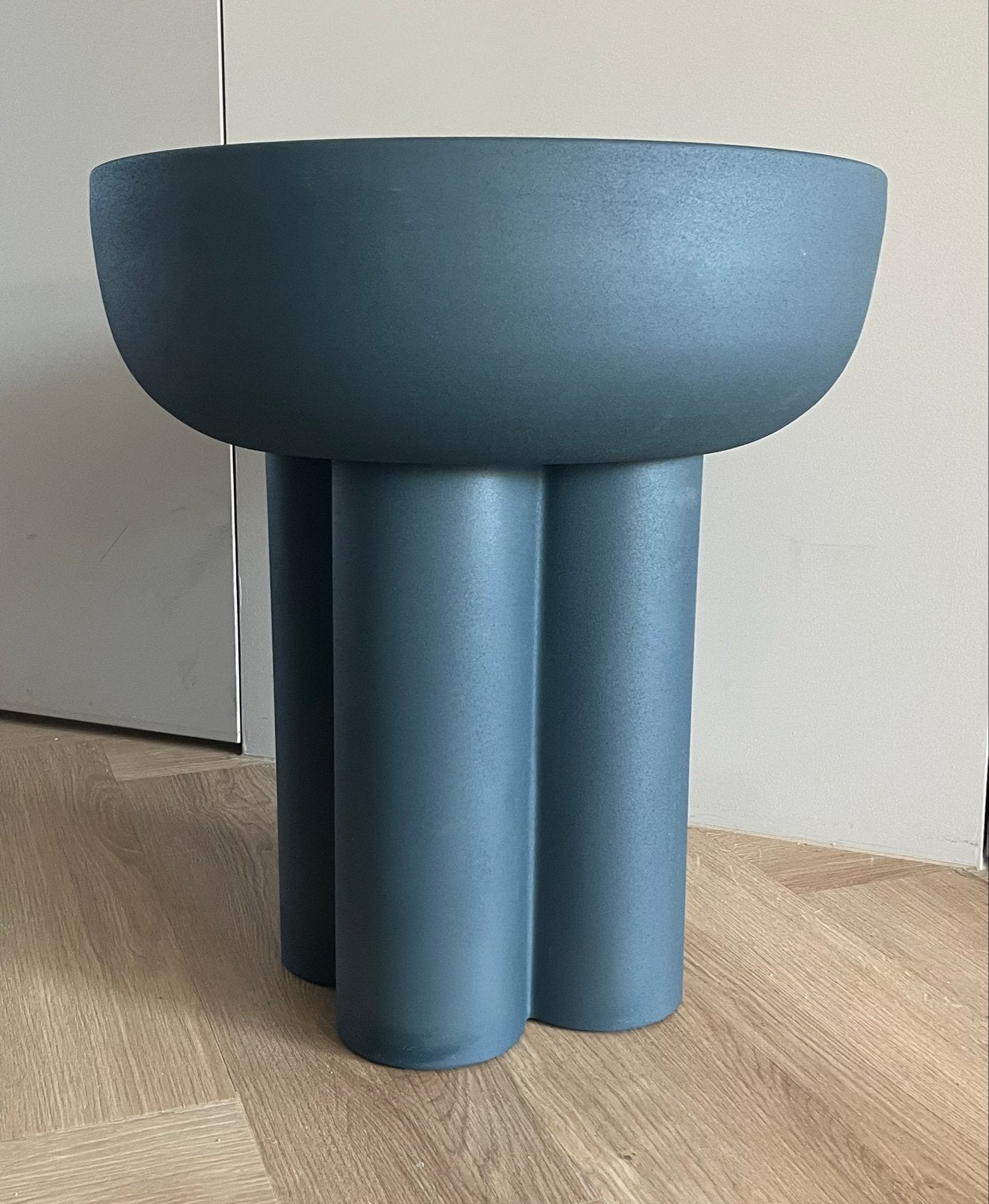 Light & Living bijzettafel Mikola blauw, Huis en Inrichting, Minder dan 55 cm, Metaal of Aluminium, Rond, Zo goed als nieuw