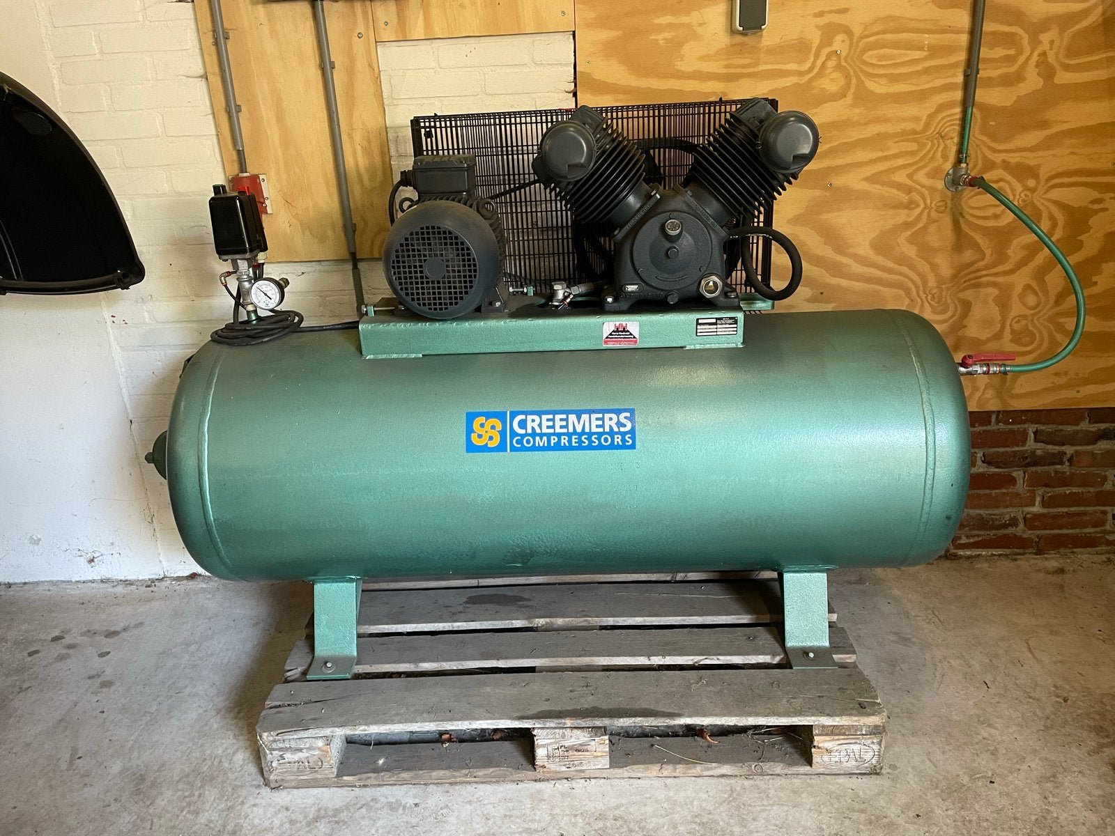 Creemers Compressor CSG 700/300 - 350 liter tank, Ophalen, Gebruikt, 400 tot 800 liter/min, 10 bar of meer